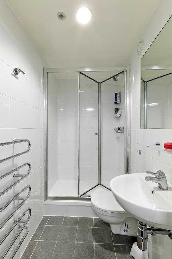 Apartment Spacious Bedrooms With Shared Bathroom And Kitchen At Bridges In *